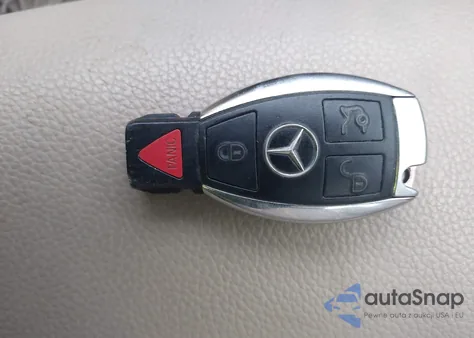 2011 Mercedes-Benz E 350 4Matic z USA, uszkodzony, nr VIN WDDHF8HB8BA503011